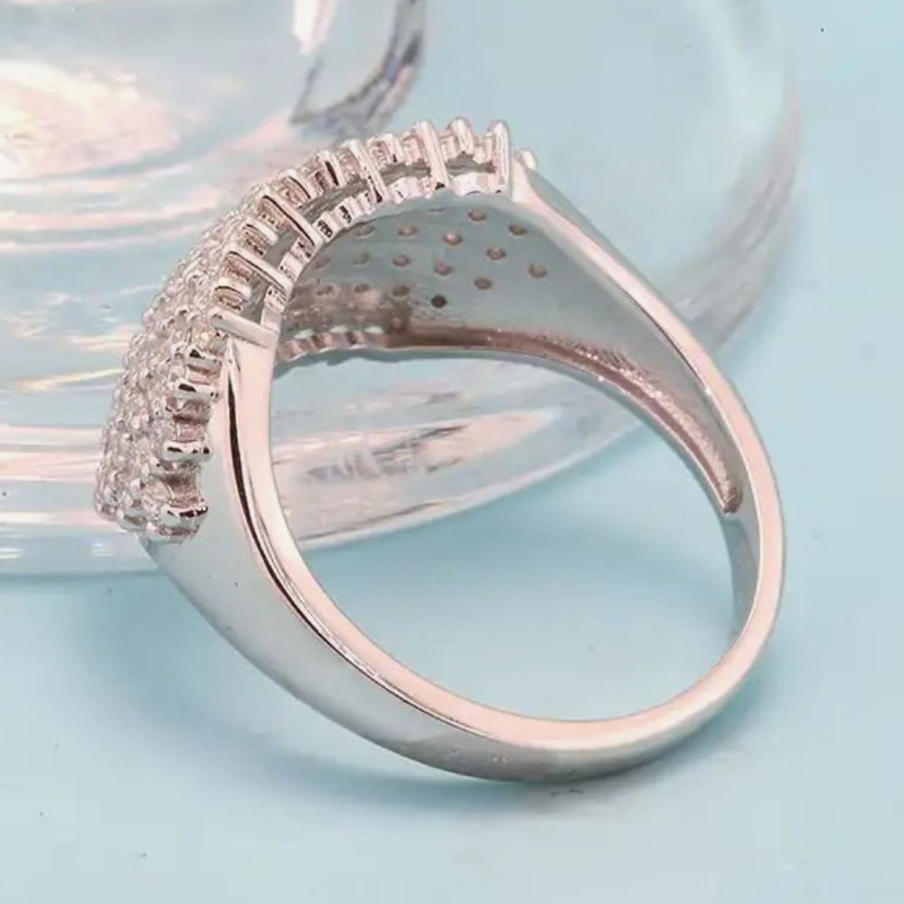 Cluster diamond statement ring - Picture 2 of 6